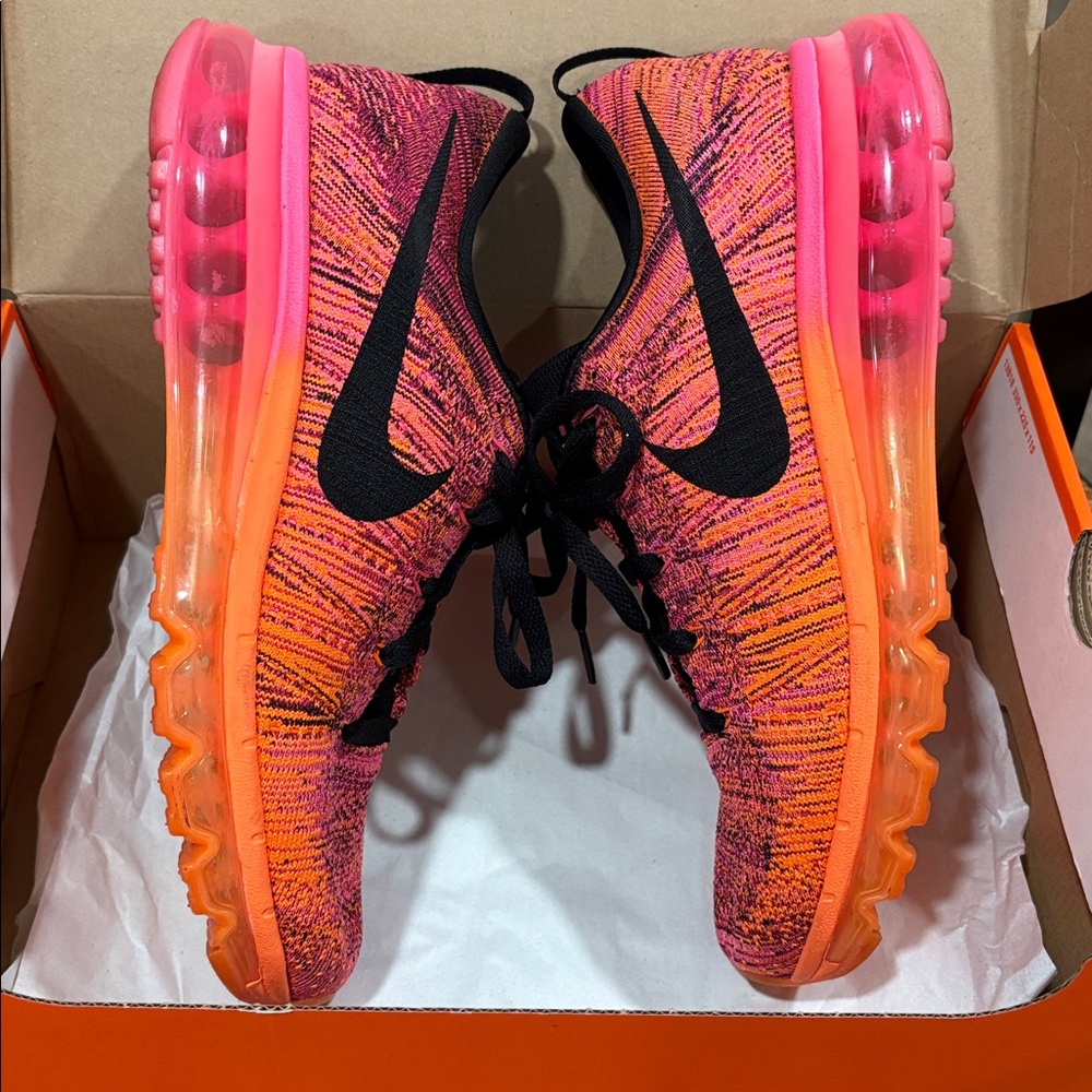 Woman’s Nike Wmns Flyknit Air Max - Picture 4 of 12
